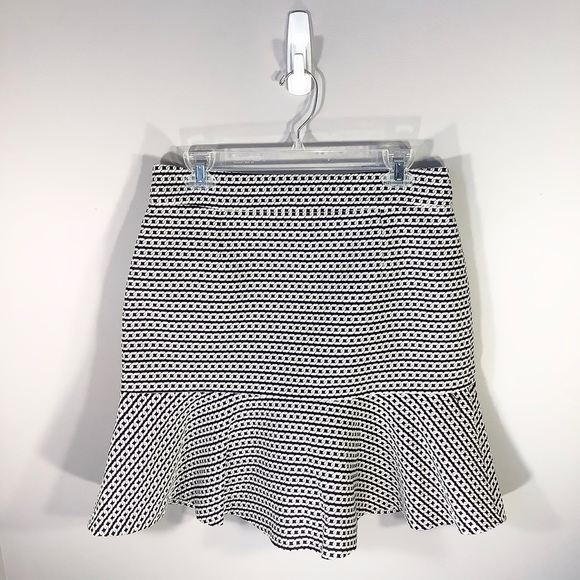 πBANANA REPUBLIC B&W Fit & Flare Skirt - Picture 2 of 6